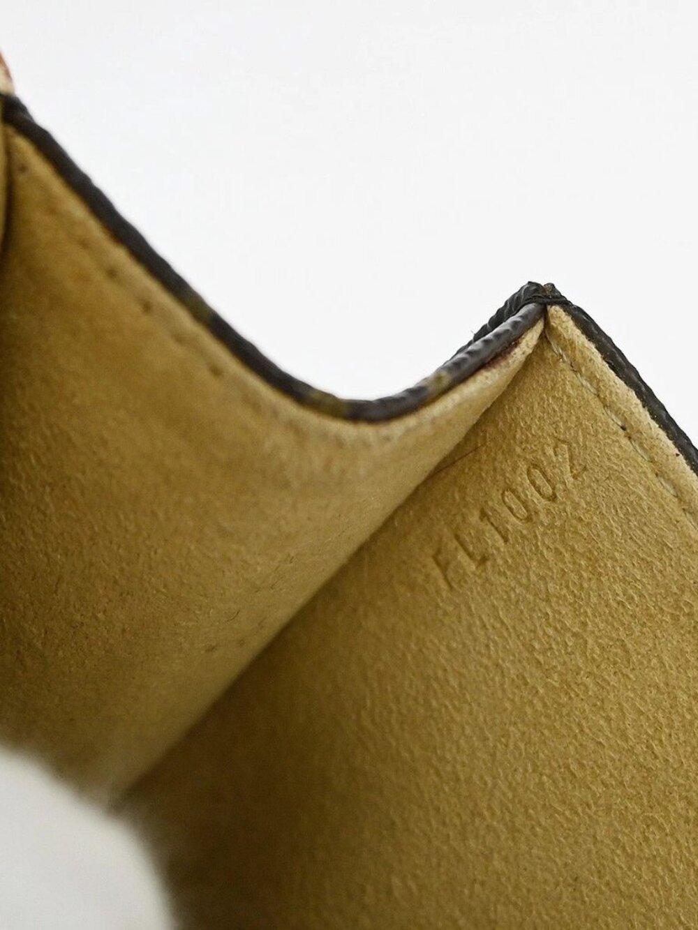 LOUIS VUITTON POCHETTE FLORENTINE BUM BAG - Picture 8 of 9